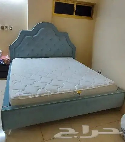 سرير كبير من هوم سنتر شبه جديد 0