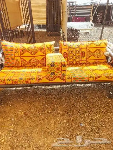 طاولات وكراسي 3