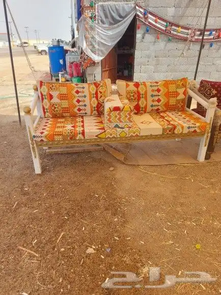 طاولات وكراسي 2