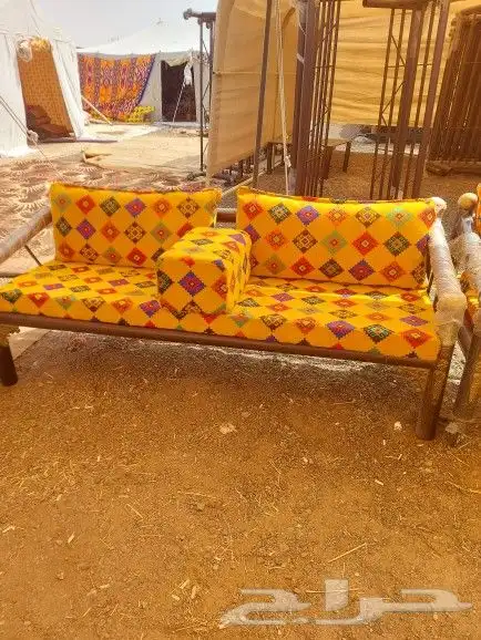 طاولات وكراسي 4