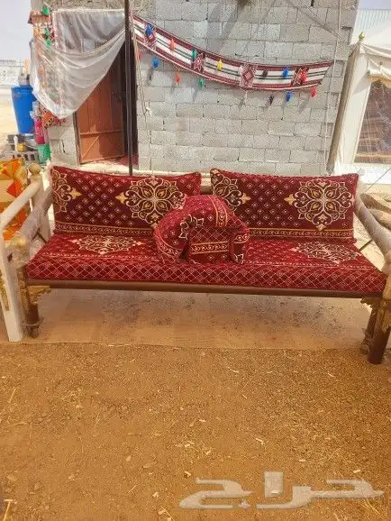 طاولات وكراسي 1