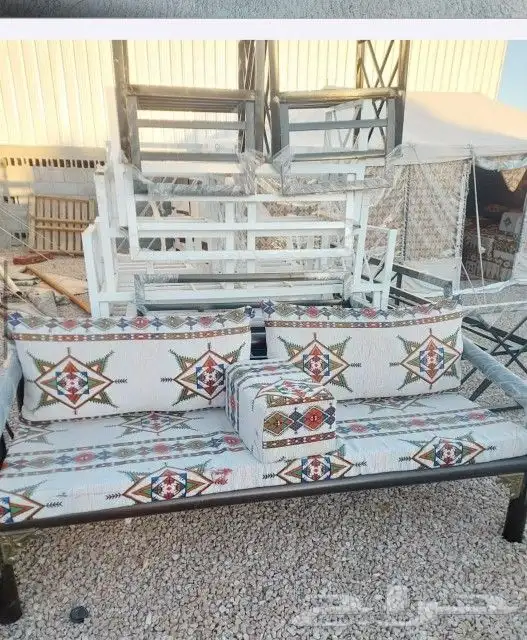 طاولات وكراسي 5