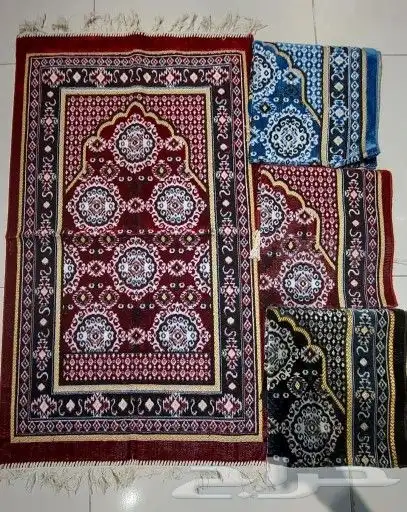 سجاد صلاة بأشكال والوان مختلفه 0