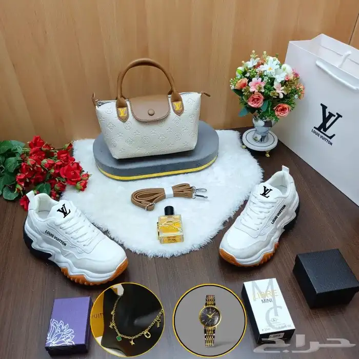 هدايا نسائيه فخمه اطقم شناط ماركه 0