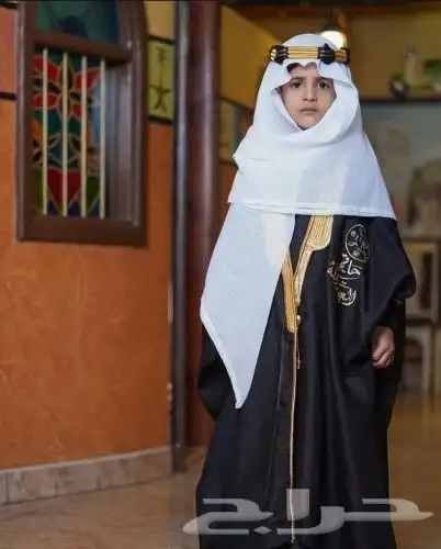 بشت للأطفال بالاسم بشكله الانيق باللون الاسود - السكري مع 3