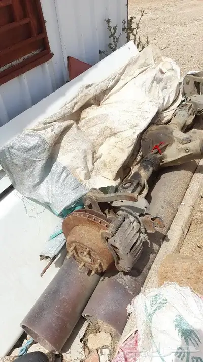دفرنس خلفي يوكن 2004 نظيف وعمود دوران 1