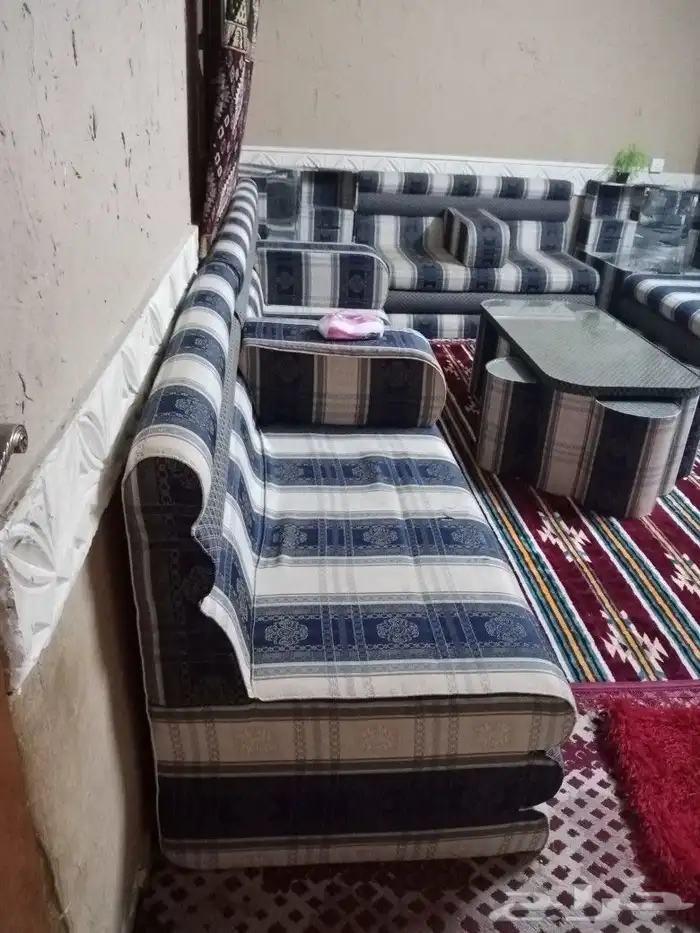 كنب اسفنج مضغوط مستعمل للبيع بريدة 18