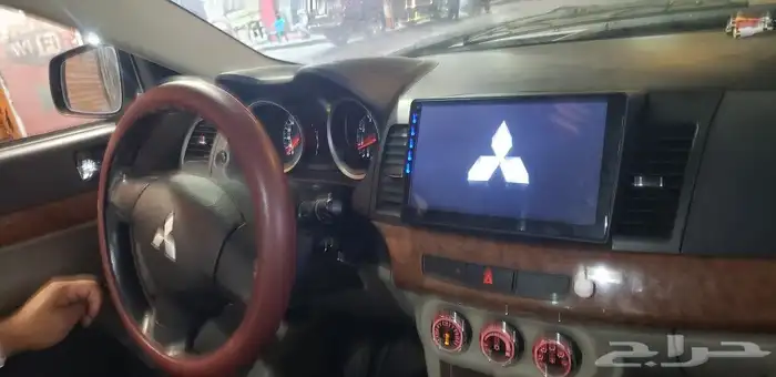 شاشة لانسر 2010 2