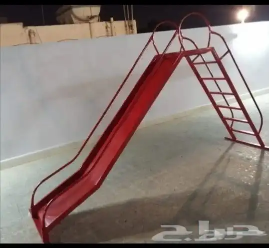 It is likely that there is an Angela Hadid plastic circle wi 16