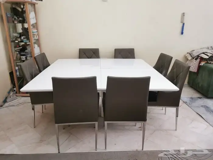 طاولة طعام كبير ب500 0