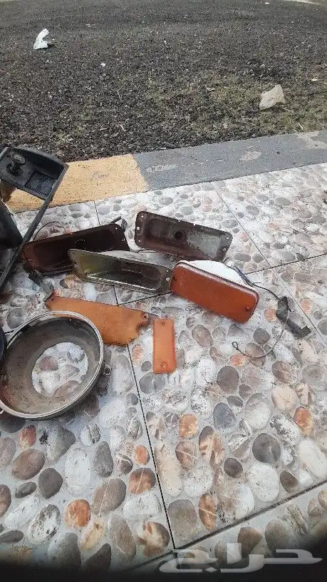 قطع هايلكس 77 او 78 طبلون مع شبك دركسون واغراض اخ 1