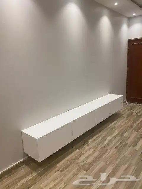 طاولات تلفزيون معلقه بتصميم أنيق وأحجام متنوعه 6