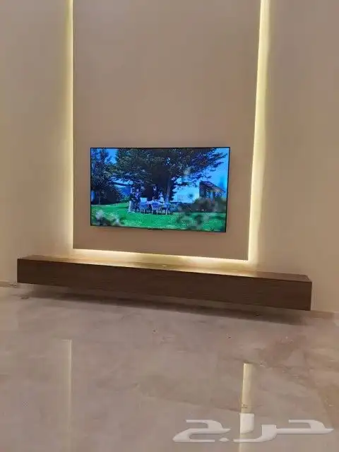 طاولات تلفزيون معلقه بتصميم أنيق وأحجام متنوعه 0