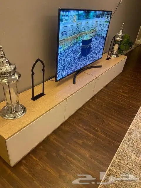 طاولات تلفزيون معلقه بتصميم أنيق وأحجام متنوعه 10