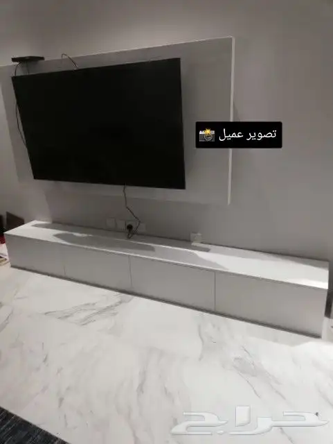 طاولات تلفزيون معلقه بتصميم أنيق وأحجام متنوعه 8