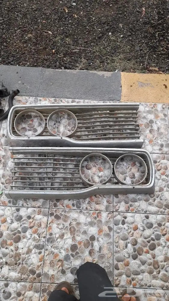 قطع هايلكس 77 او 78 طبلون مع شبك دركسون واغراض اخ 5