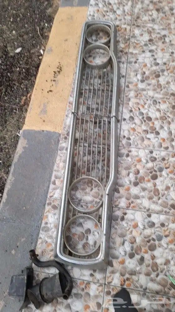 قطع هايلكس 77 او 78 طبلون مع شبك دركسون واغراض اخ 4