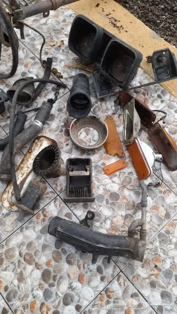 قطع هايلكس 77 او 78 طبلون مع شبك دركسون واغراض اخ 3