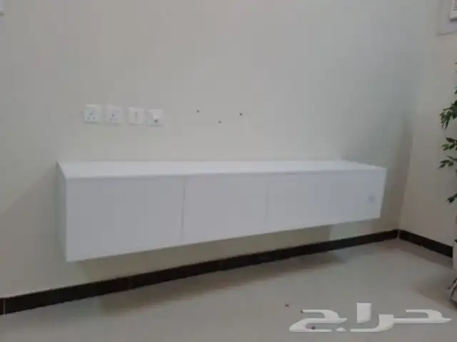 طاولات تلفزيون معلقه بتصميم أنيق وأحجام متنوعه 7