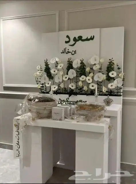 طقم طاولات اكريلك وطاولات واستاندات اسطوانية ومدخل استقبال 21