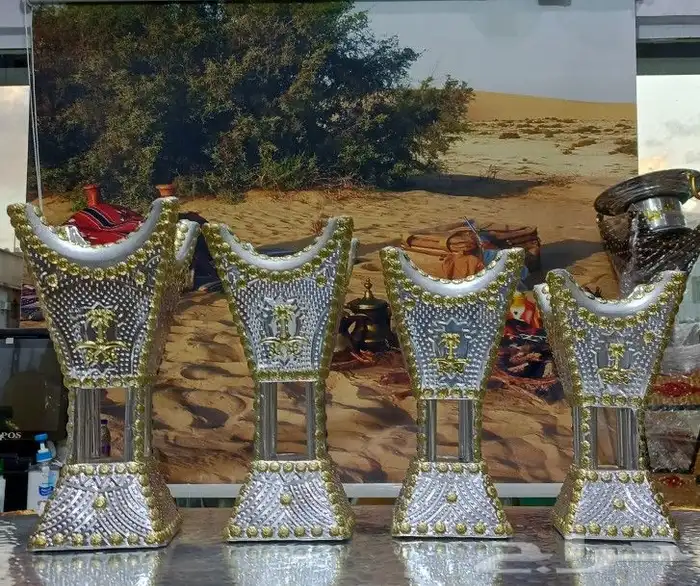 السلام عليكم يوجد لدينا جميع انواع الدلال للتراثيات والنحاسي 7