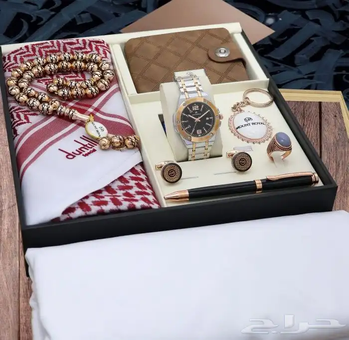 اطقم هدايا رجالي شبابي تصميم الاسم حسب الطلب 19