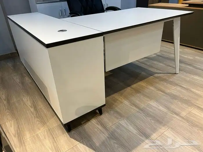 مكتب مودرن ابيض جاهز 4