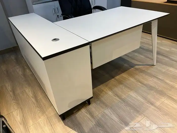 مكتب مودرن ابيض جاهز 8