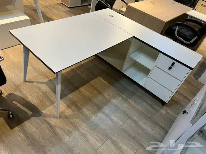 مكتب مودرن ابيض جاهز 5
