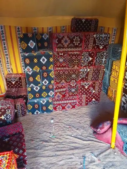 طاولات وكراسي 3