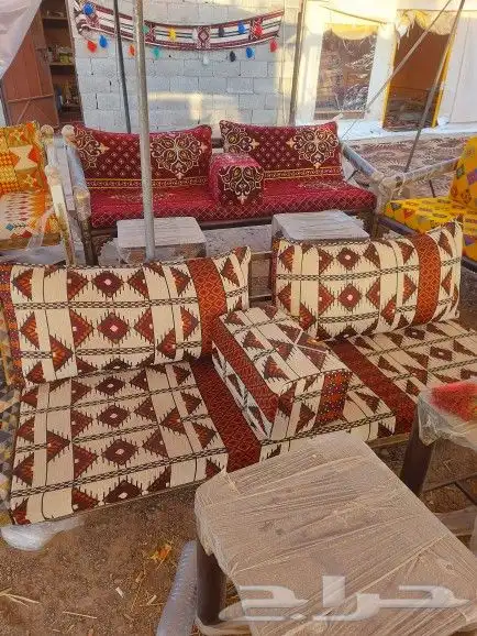 طاولات وكراسي 1