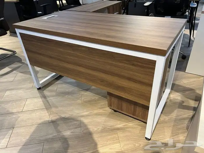 تصنيع مكتب بني وارجل ابيض 2