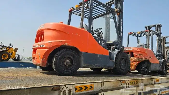 تاجير معدات ثقيلة ورافعات شوكيه بكل انواعها واحجامها وكذالك 8