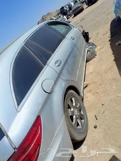 مرسيدس ار R للبيع قطع بي اسعار مخفضه حجم 350 0