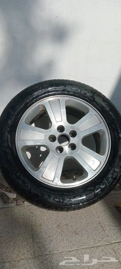 جنط واحد فقط نظيف مره على اشرط لا رجه ولا غيره 1