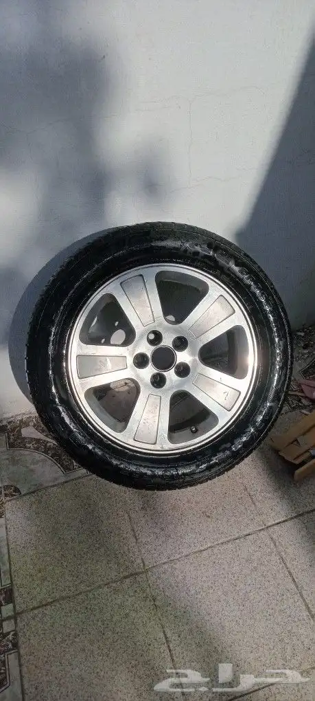 جنط واحد فقط نظيف مره على اشرط لا رجه ولا غيره 0
