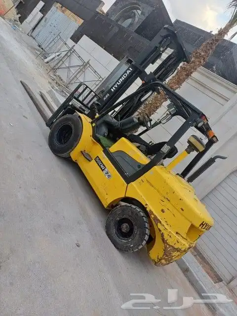 رافعة شوكية (فوركلفت) forklift للإيجار 1