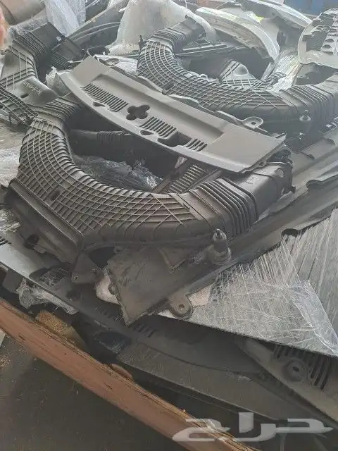 قطع غيار لكزس 8