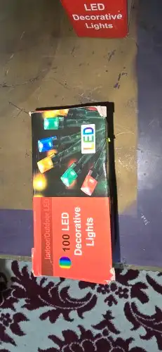 للبيع لمبة عقود لد ملونه واصفر 10 و 25 م 2