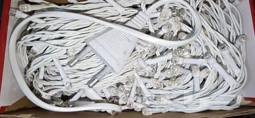 للبيع لمبة عقود لد ملونه واصفر 10 و 25 م 4