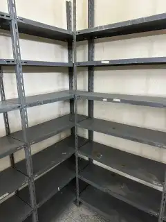 رفوف بقالة ومستودعات ومخازن بيت 7