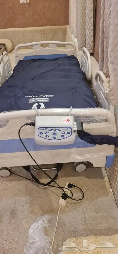 سرير طبي عرض متر مع مرتبة ظد التقرحات شد بلد شبه جديد 0