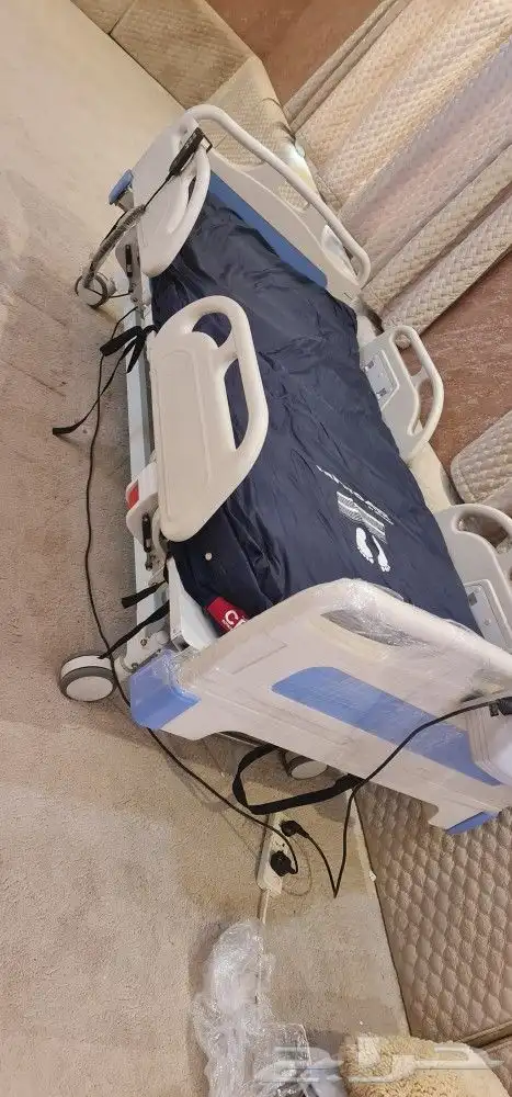سرير طبي عرض متر مع مرتبة ظد التقرحات شد بلد شبه جديد 2