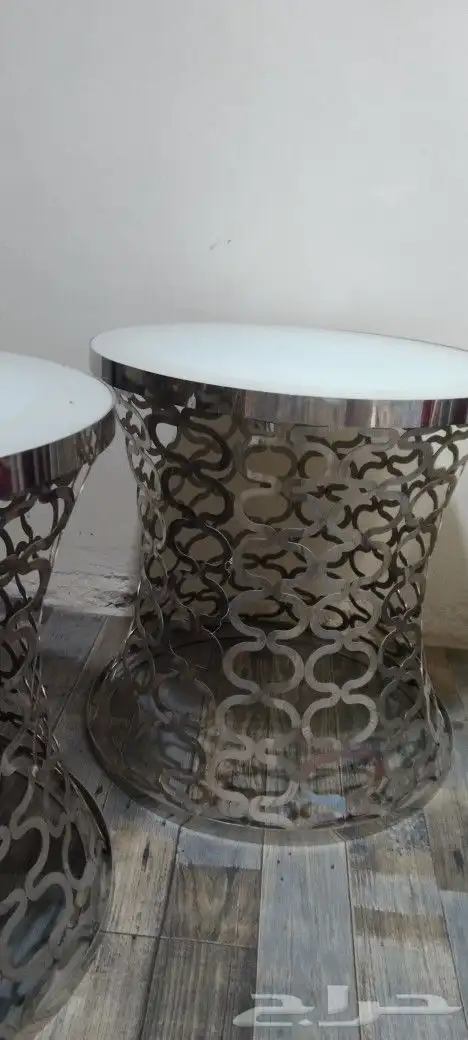 طاولة كبيرة و معاها 2 طاولات صغار من فوق قزاز 0