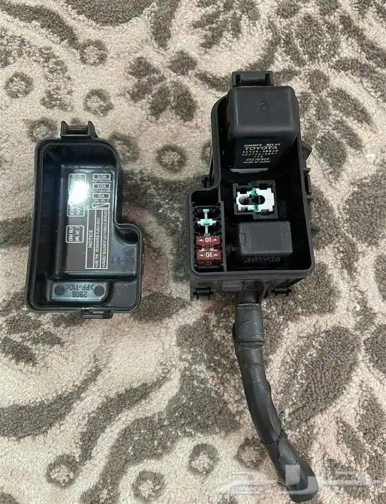 علبة فيوزات انوار مع الكتاوت اصلي كامري موديل 1998 إلى 2002 0