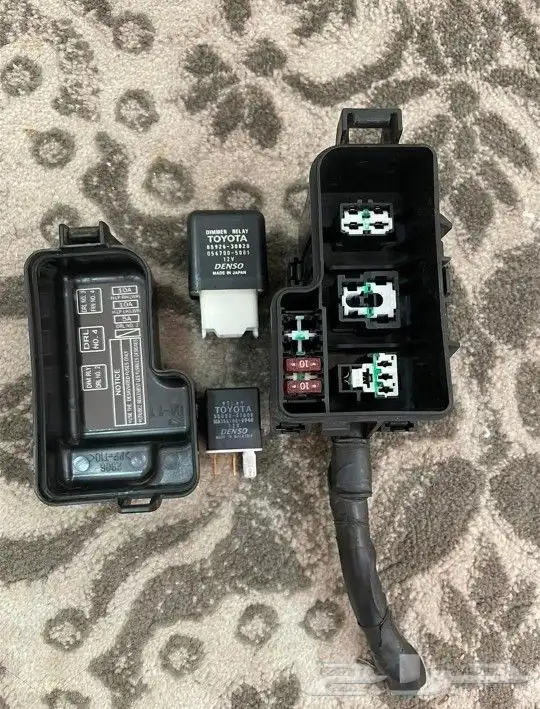 علبة فيوزات انوار مع الكتاوت اصلي كامري موديل 1998 إلى 2002 2