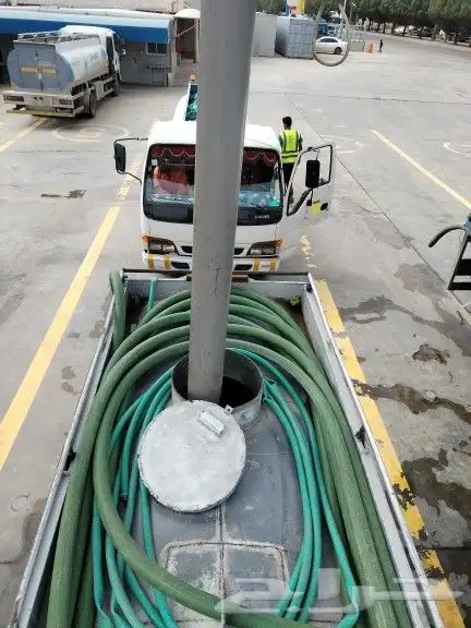 وايت مياه صالحة للشرب لتعبئة خزانات المياه الأرضية والعلوية 2