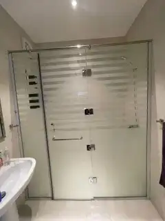زجاج سكريت وجهات محلات تقسيم مكاتب حمامات شاور 8