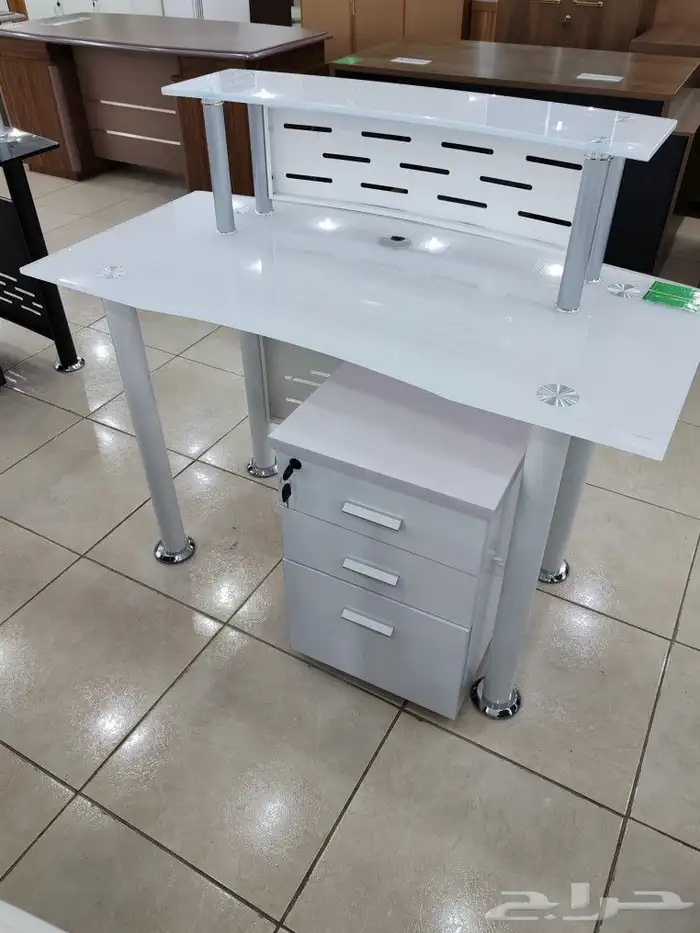 مكاتب وكراسي ودواليب 3