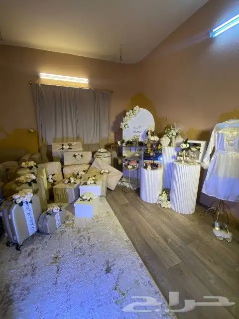 طاولات واستاند للايجار 1